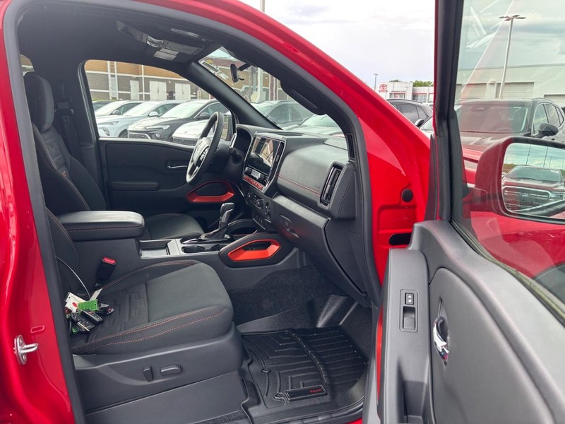 Nissan Frontier Vehicle Image 11