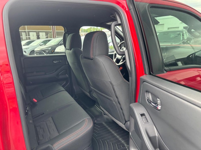 Nissan Frontier Vehicle Image 12
