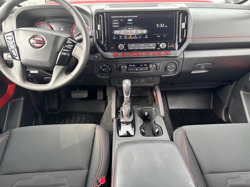 Nissan Frontier Vehicle Image 13
