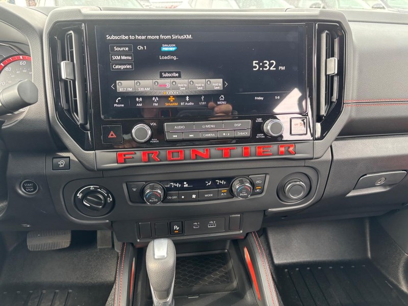 Nissan Frontier Vehicle Image 15