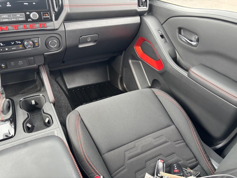 Nissan Frontier Vehicle Image 16