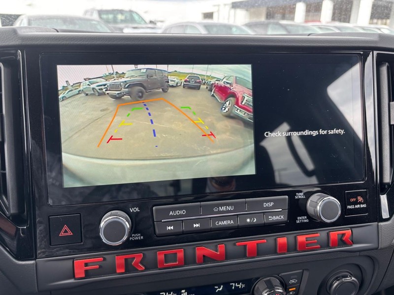 Nissan Frontier Vehicle Image 19