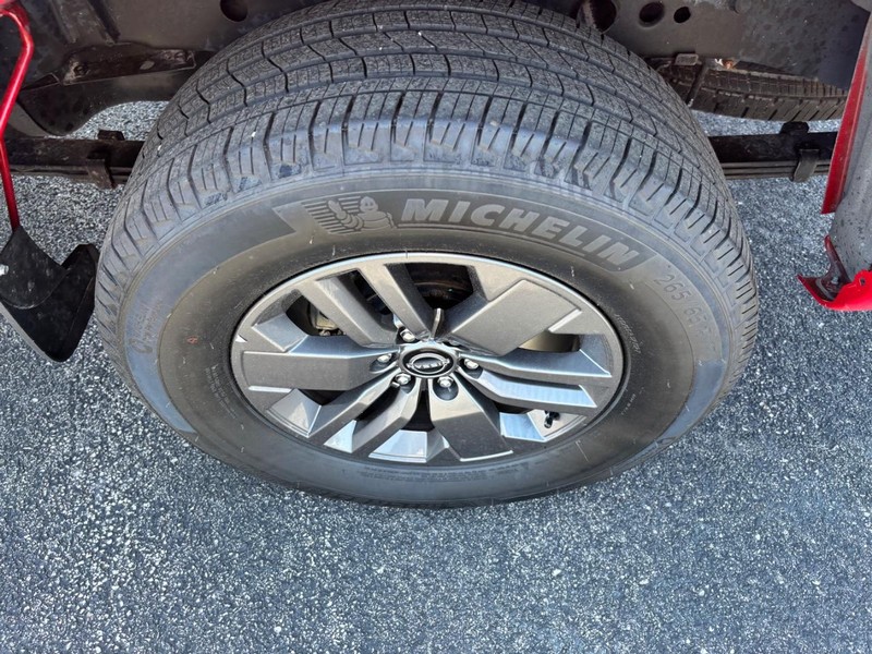 Nissan Frontier Vehicle Image 09