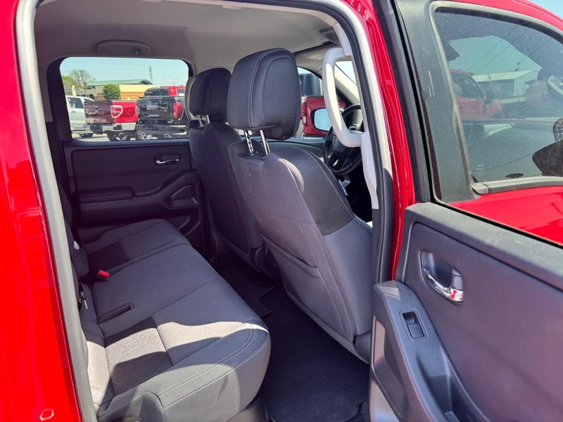 Nissan Frontier Vehicle Image 14