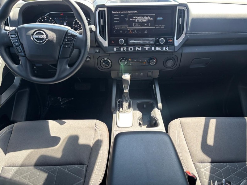 Nissan Frontier Vehicle Image 15