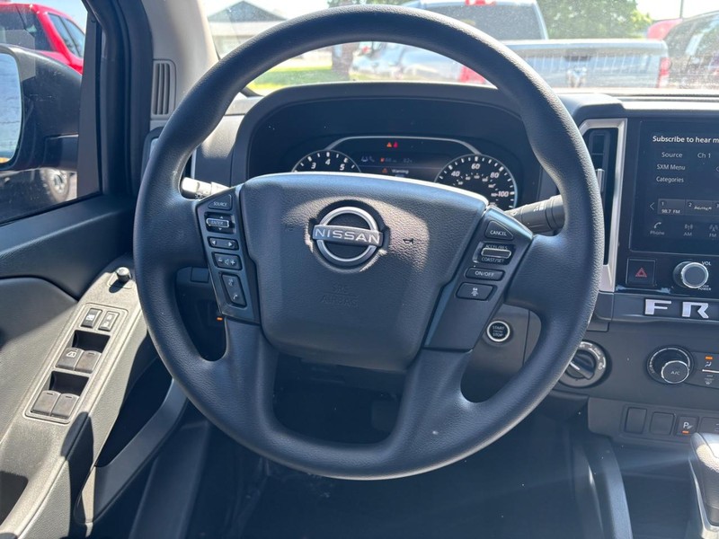 Nissan Frontier Vehicle Image 16