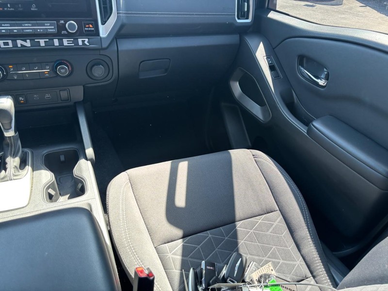 Nissan Frontier Vehicle Image 18