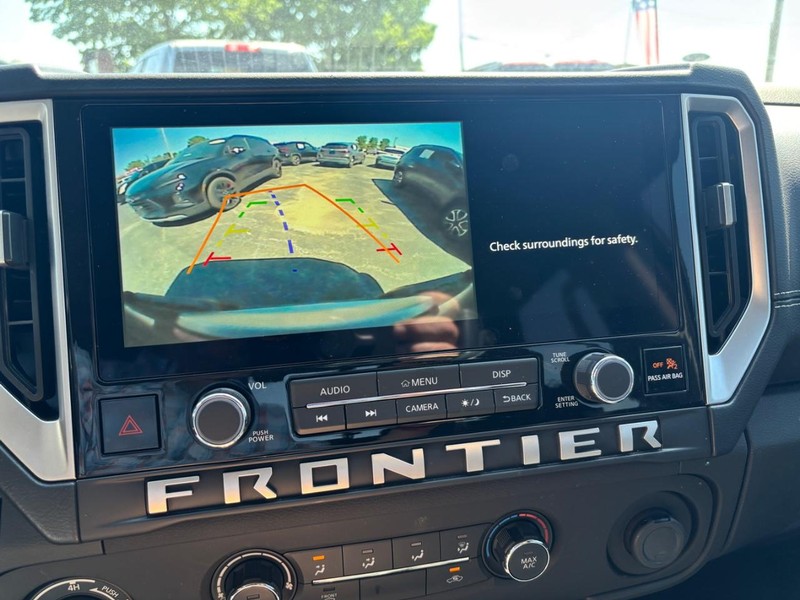 Nissan Frontier Vehicle Image 21