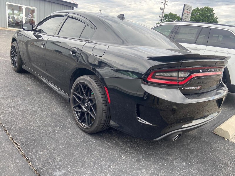 Dodge Charger Vehicle Full-screen Gallery Image 04