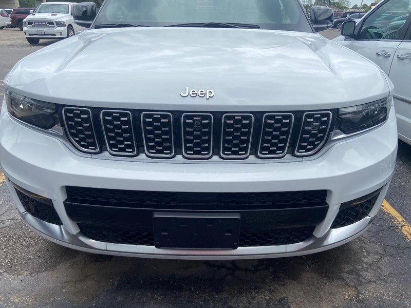 Jeep Grand Cherokee L Vehicle Image 02