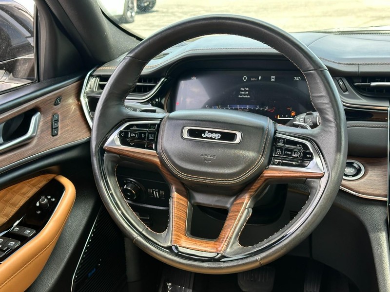 Jeep Grand Cherokee L Vehicle Image 14