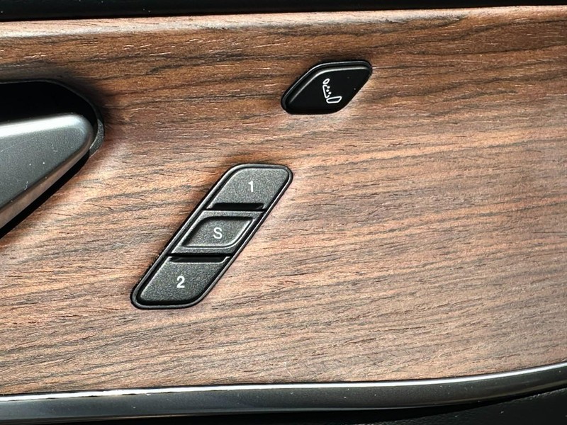 Jeep Grand Cherokee L Vehicle Image 19