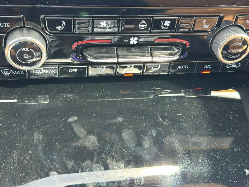 Jeep Grand Cherokee L Vehicle Image 24