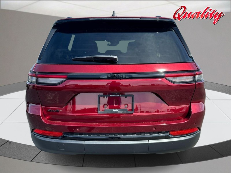 Jeep Grand Cherokee Vehicle Image 04