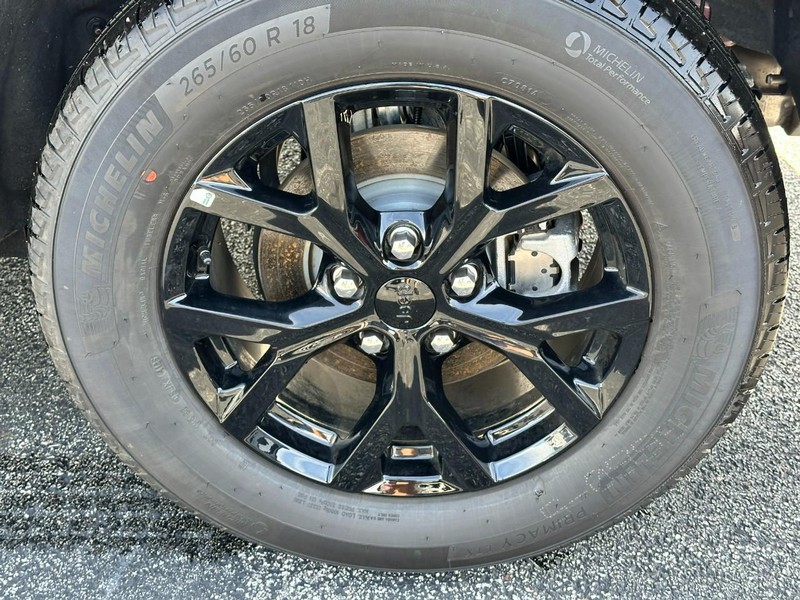 Jeep Grand Cherokee Vehicle Image 06