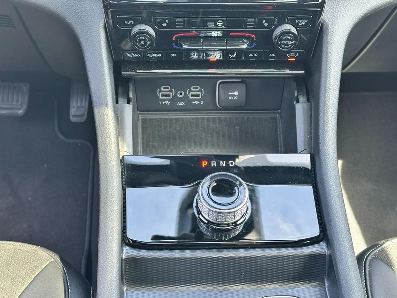 Jeep Grand Cherokee Vehicle Image 14