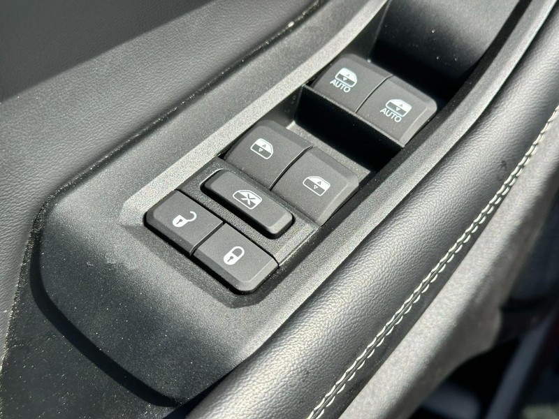 Jeep Grand Cherokee Vehicle Image 16