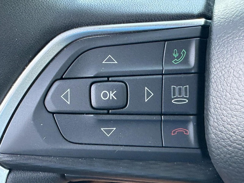 Jeep Grand Cherokee Vehicle Image 18