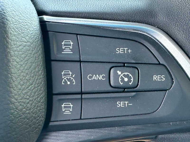 Jeep Grand Cherokee Vehicle Image 19