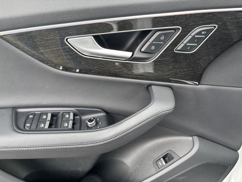 Audi Q7 Vehicle Image 09