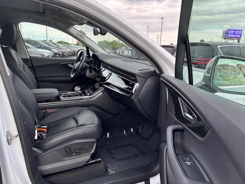 Audi Q7 Vehicle Image 11