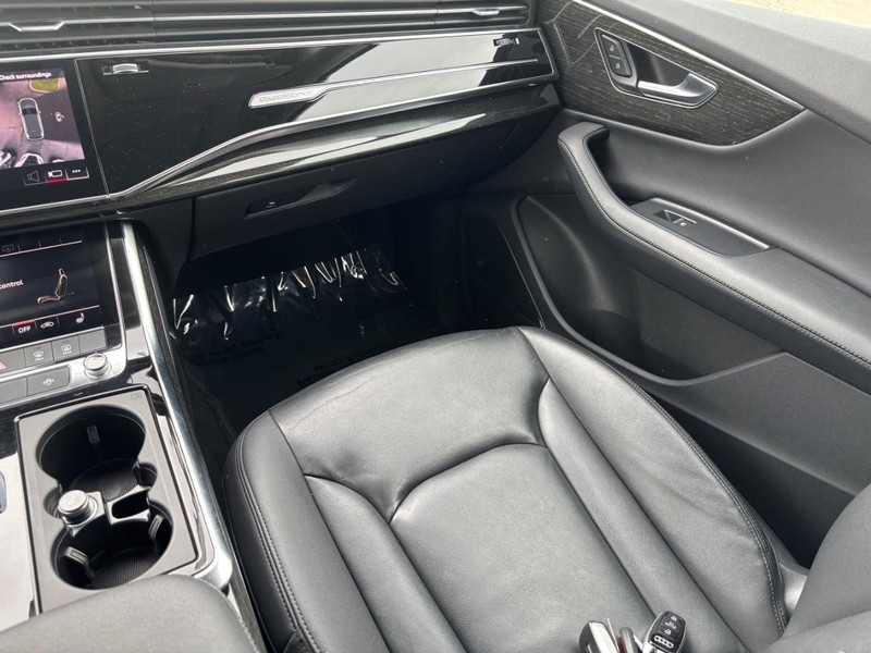Audi Q7 Vehicle Image 16