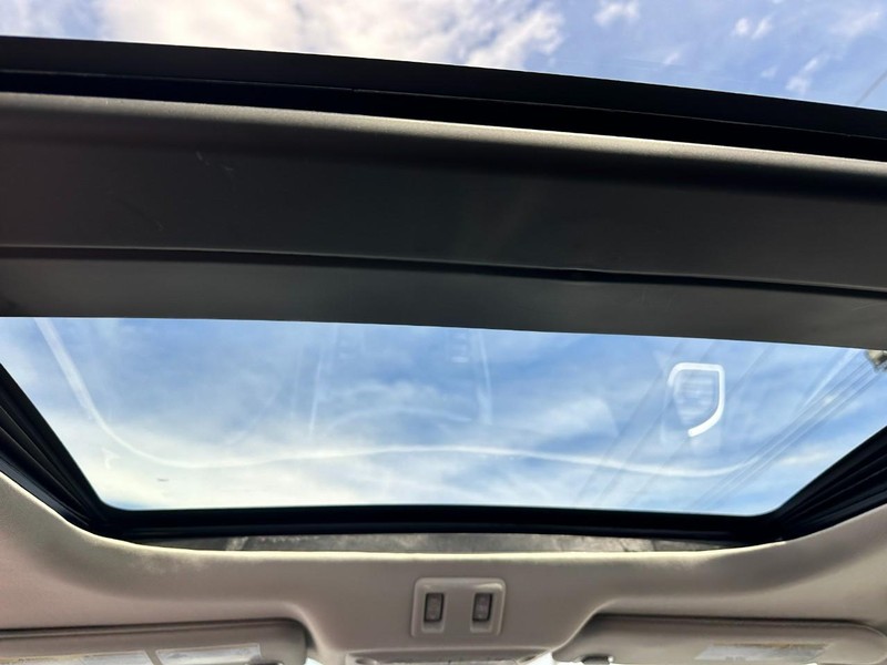Nissan Murano Vehicle Image 11