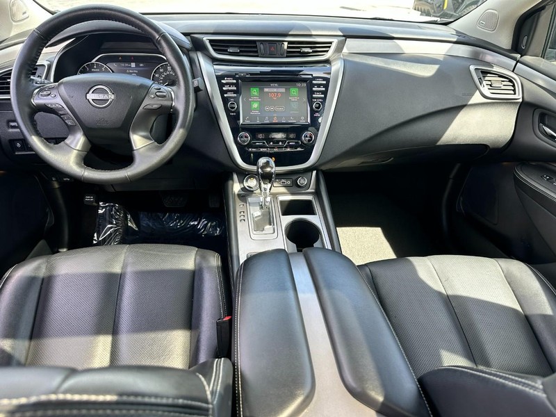 Nissan Murano Vehicle Image 12