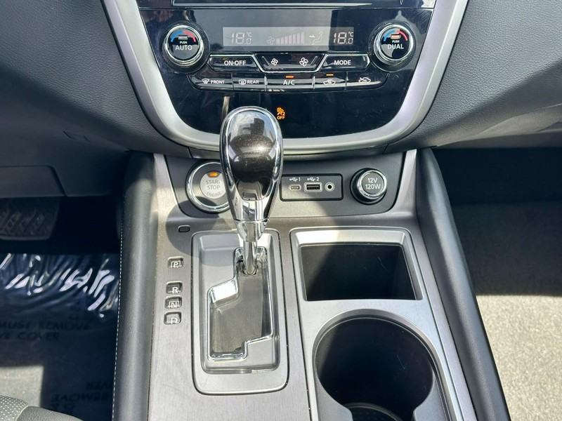 Nissan Murano Vehicle Image 15