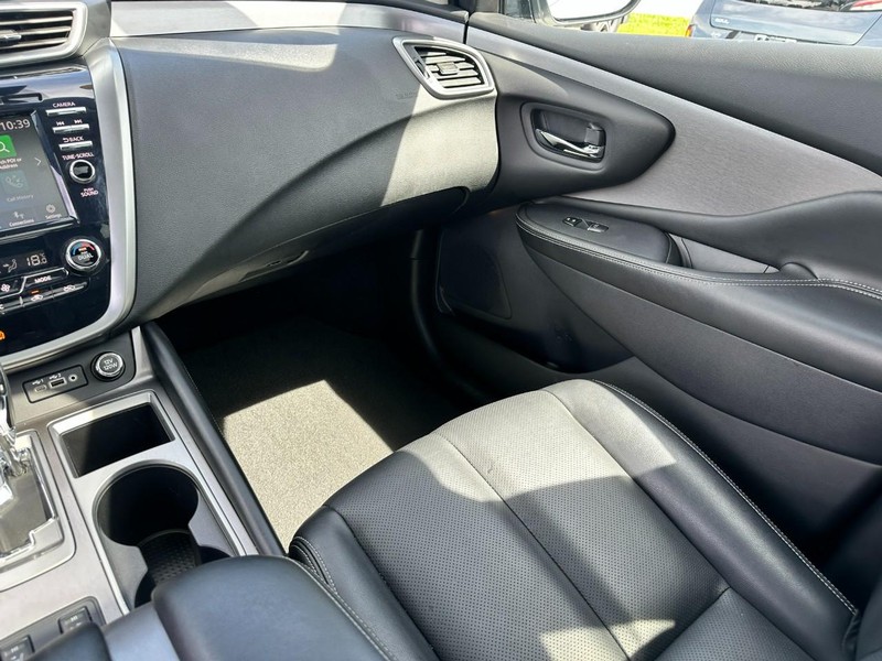 Nissan Murano Vehicle Image 16