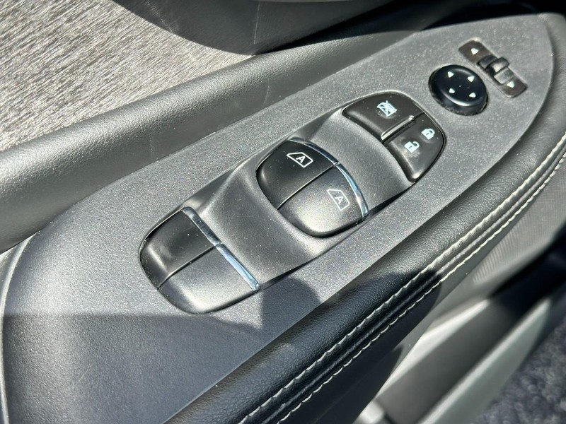Nissan Murano Vehicle Image 17