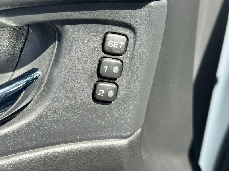 Nissan Murano Vehicle Image 18
