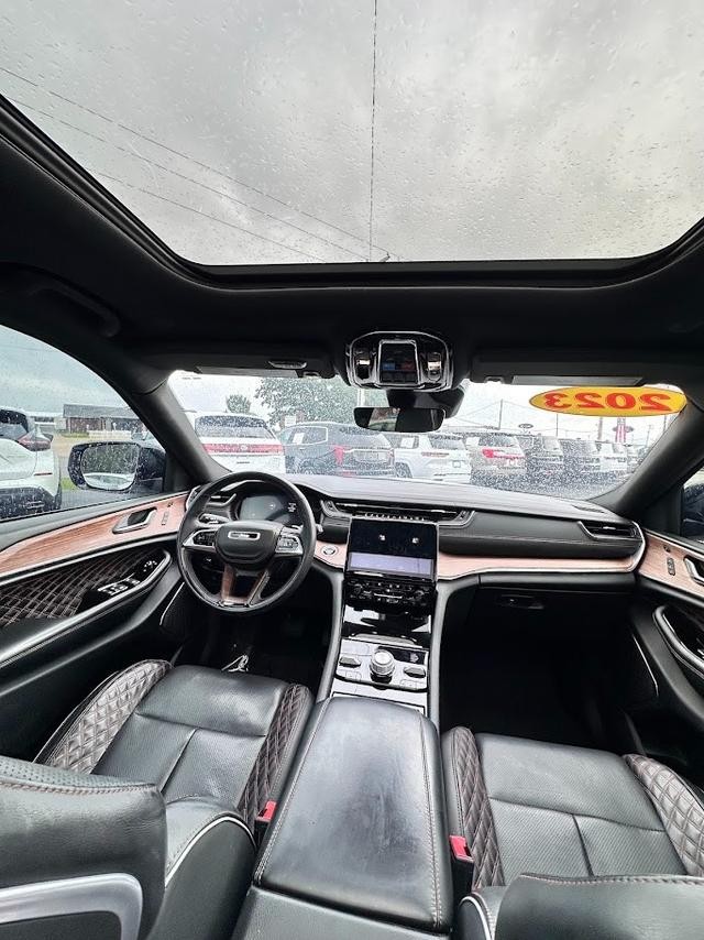 Jeep Grand Cherokee L Vehicle Image 16