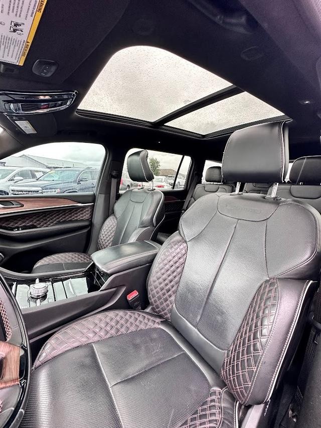 Jeep Grand Cherokee L Vehicle Image 18