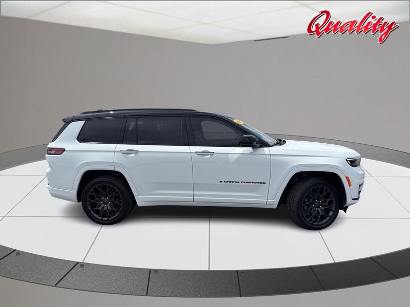 Jeep Grand Cherokee L Vehicle Image 02