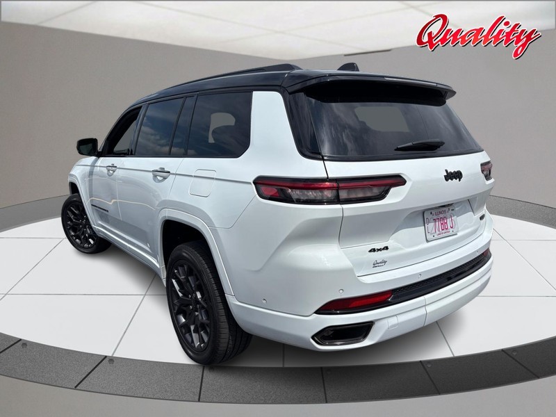 Jeep Grand Cherokee L Vehicle Image 05