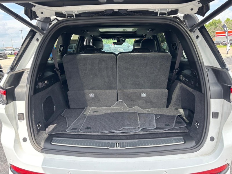 Jeep Grand Cherokee L Vehicle Image 06