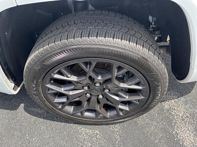 Jeep Grand Cherokee L Vehicle Image 07