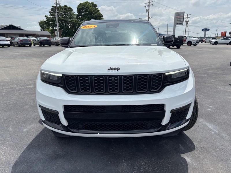 Jeep Grand Cherokee L Vehicle Image 11