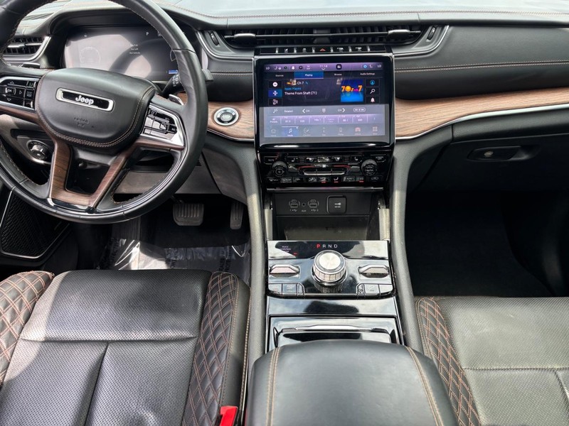 Jeep Grand Cherokee L Vehicle Image 14