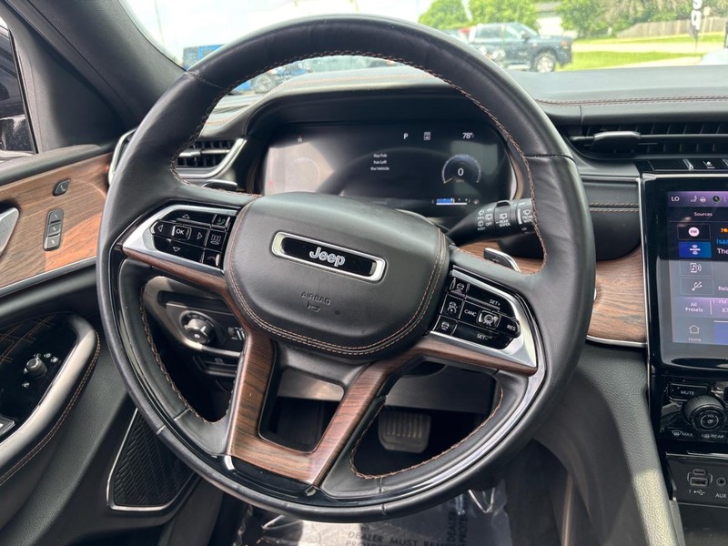 Jeep Grand Cherokee L Vehicle Image 15