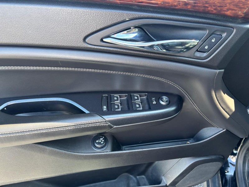 Cadillac SRX Vehicle Image 09