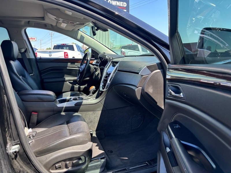 Cadillac SRX Vehicle Image 11