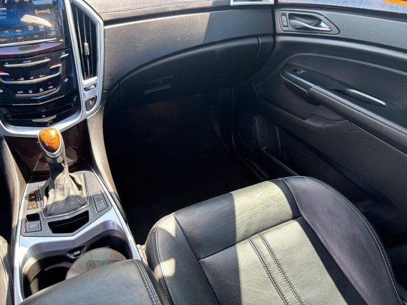 Cadillac SRX Vehicle Image 16