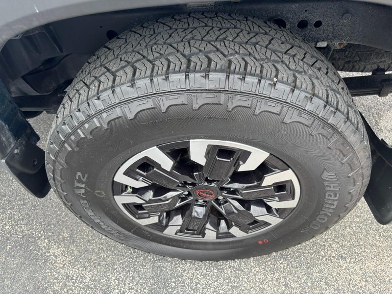 Nissan Frontier Vehicle Image 07