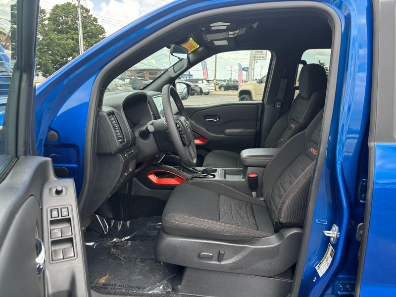 Nissan Frontier Vehicle Image 08