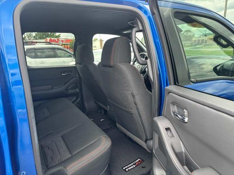 Nissan Frontier Vehicle Image 12