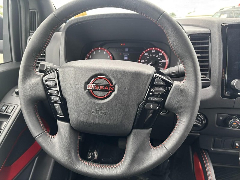 Nissan Frontier Vehicle Image 14