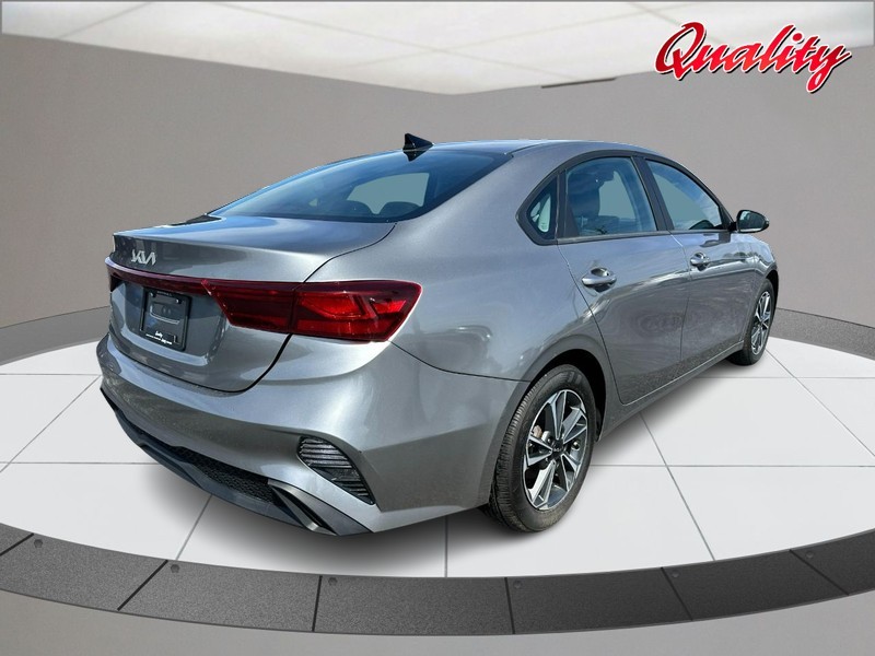 Kia Forte Vehicle Image 03