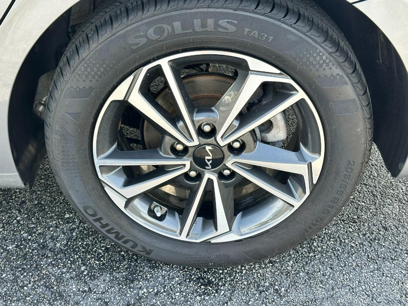 Kia Forte Vehicle Image 06